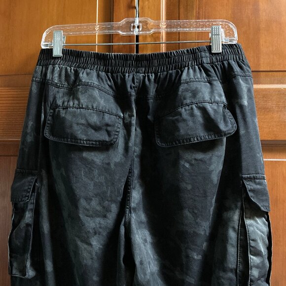 Boutique Camo Cargo Pants - Black & Gray - Elastic Waist - Size L - Never Worn - Picture 7 of 10